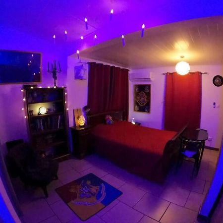 La Chambre Des Sorciers - Logement Independant Sainte-Marie Buitenkant foto
